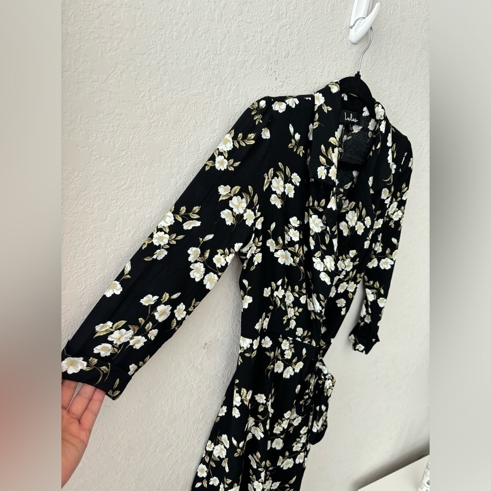 Lulus Black Floral Wrap Mini Dress size small - Picture 3 of 8
